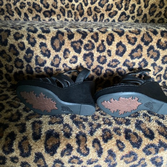 Born Wedge Black Sandal - Picture 3 of 5